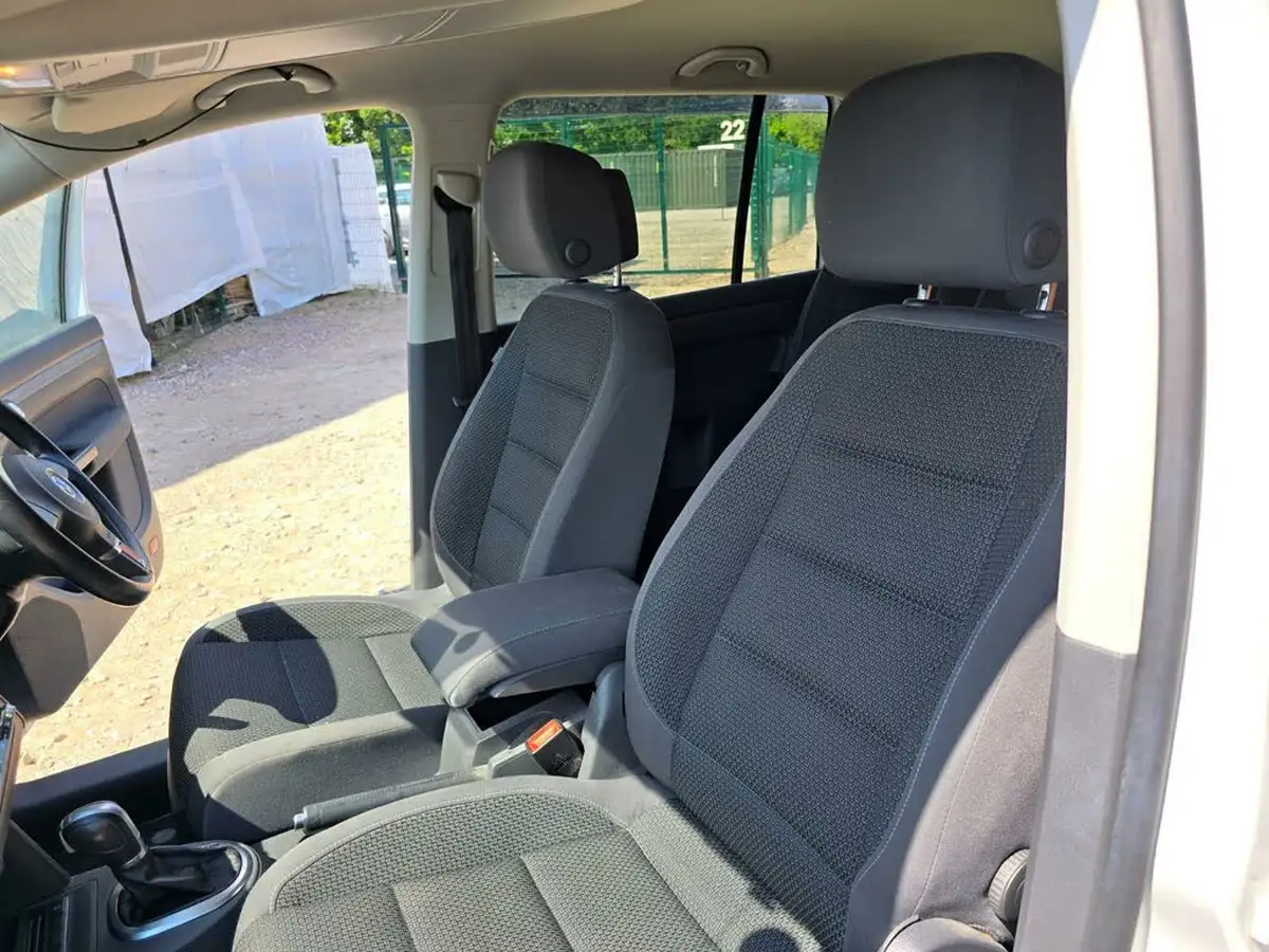 2014-volkswagen-touran-big-42
