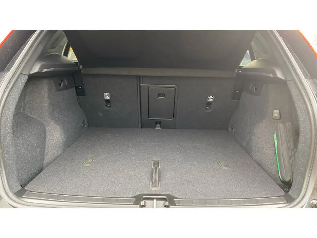 2024-volvo-xc40-20-b3-ultra-black-edition-big-16