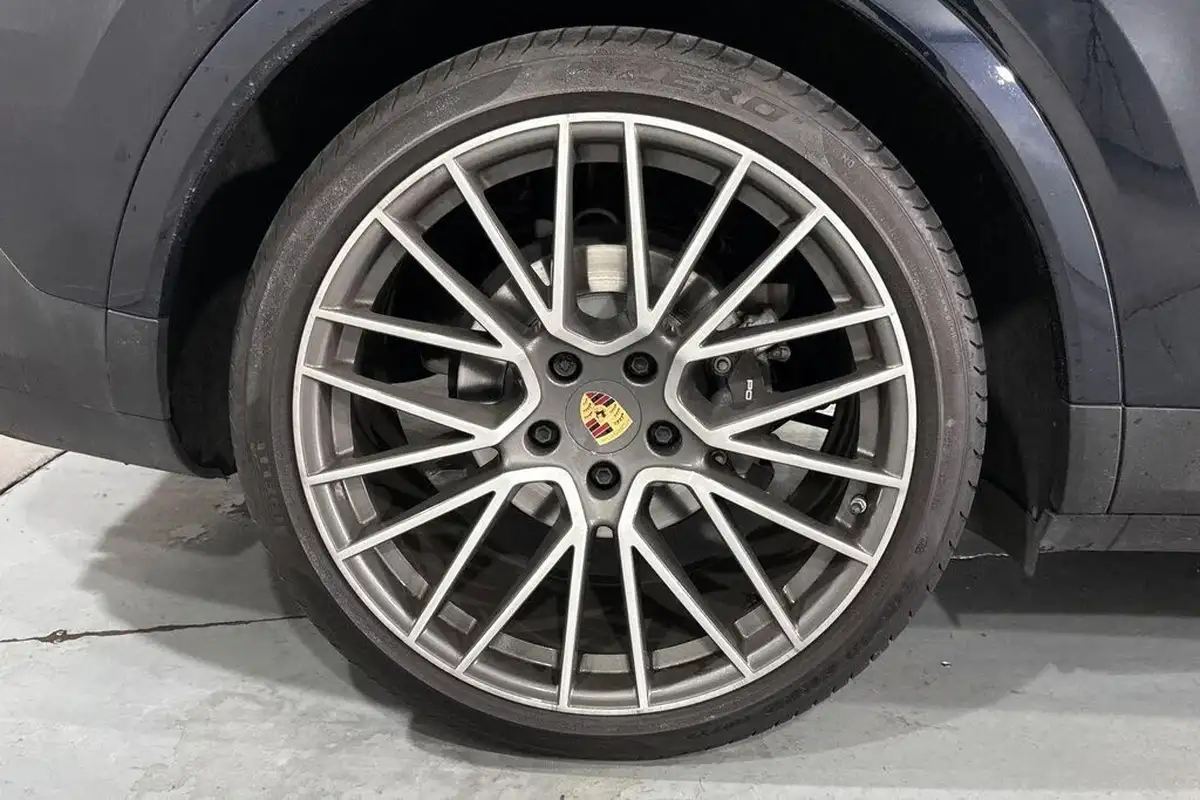 2023-porsche-cayenne-30-v6-platinum-edition-coupe-big-12