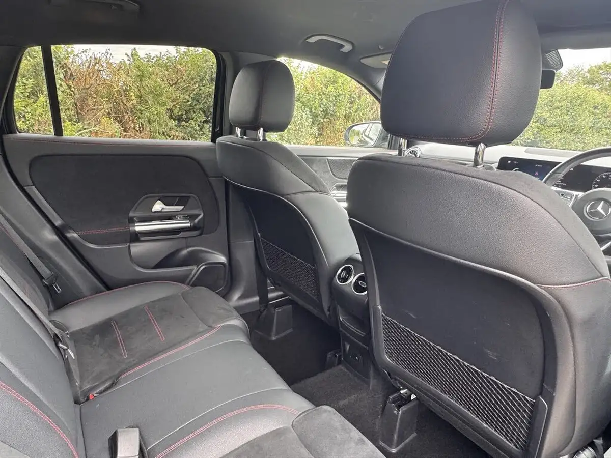 2022-mercedes-benz-gla-class-13-gla-200-amg-line-premium-big-14