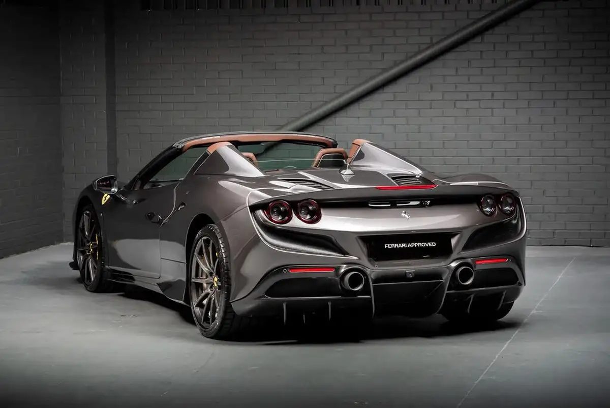 2021-ferrari-f8-spider-big-8