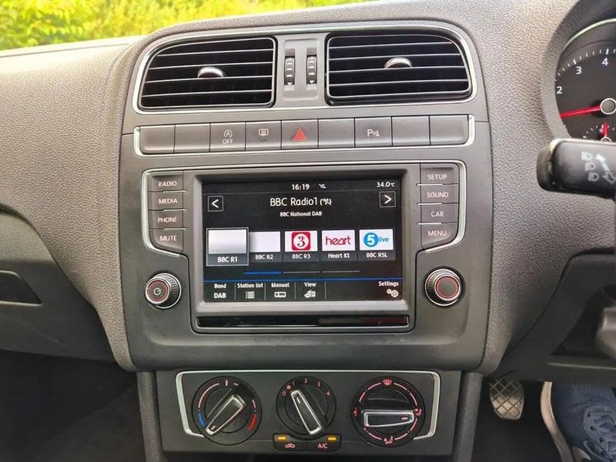 2016-volkswagen-polo-12-tsi-match-3d-big-20