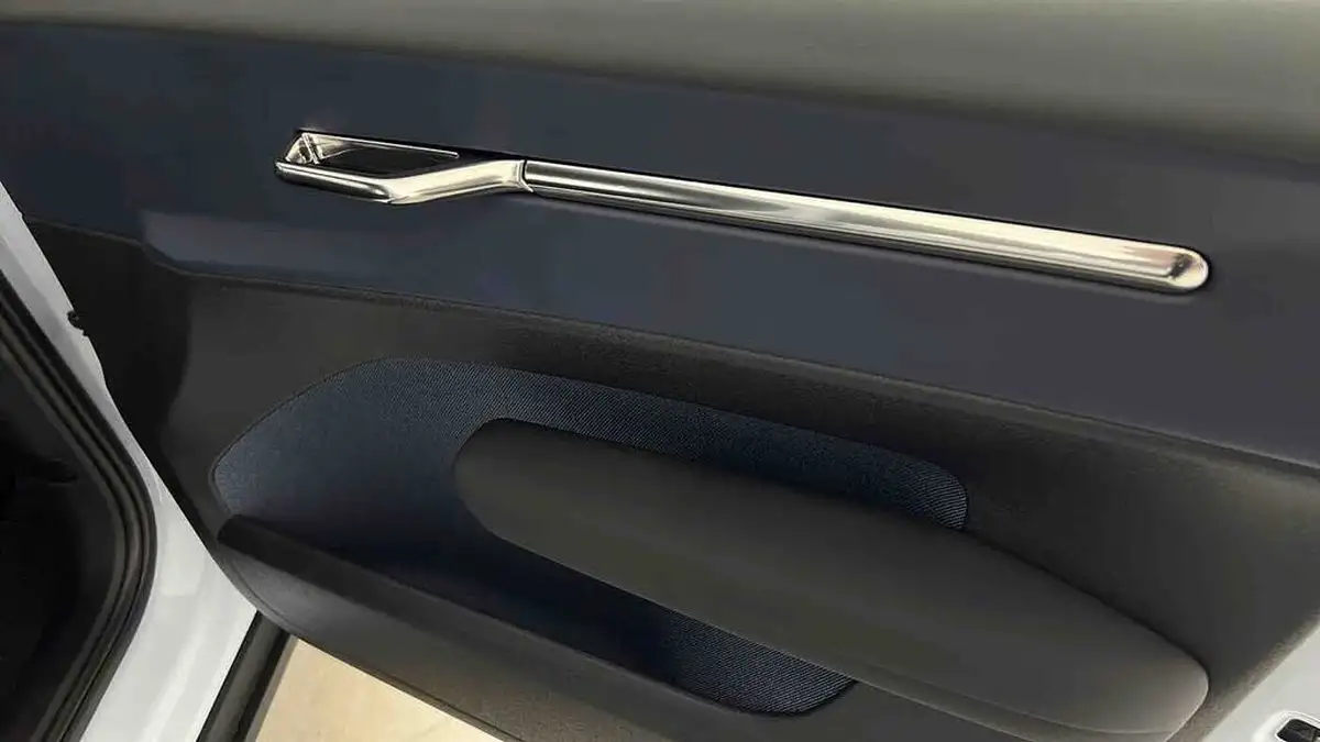 2024-volvo-ex30-e-single-motor-plus-big-30