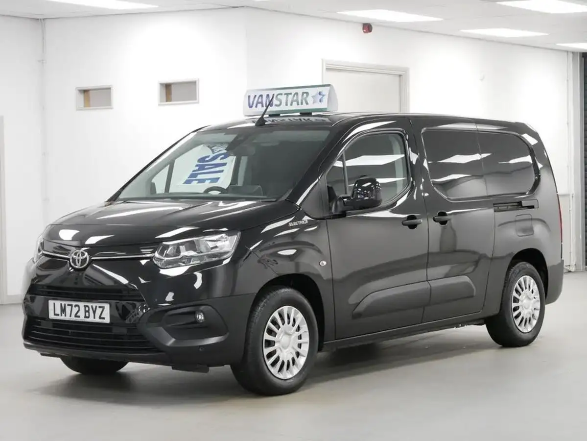 2022-toyota-proace-city-e-icon-l2-big-1