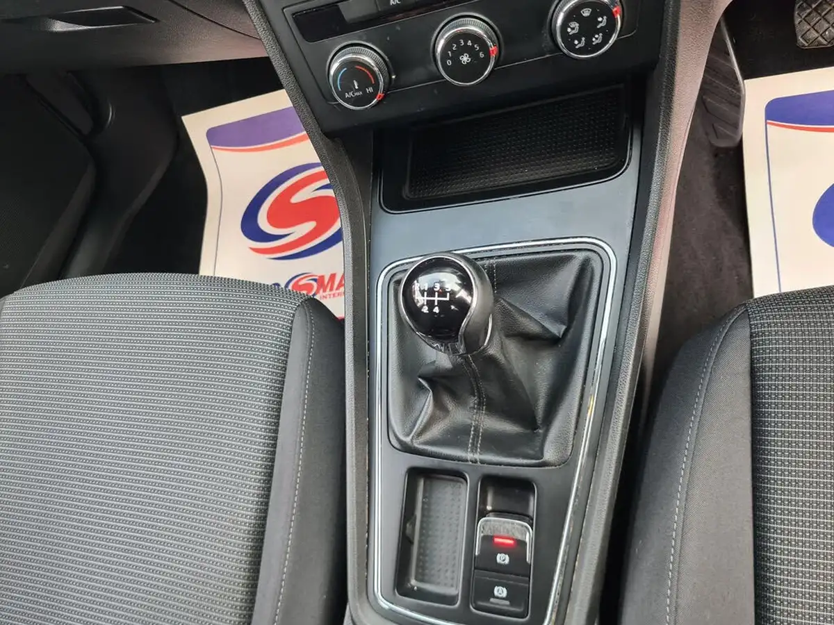 2020-seat-leon-16tdi-se-estate-big-26