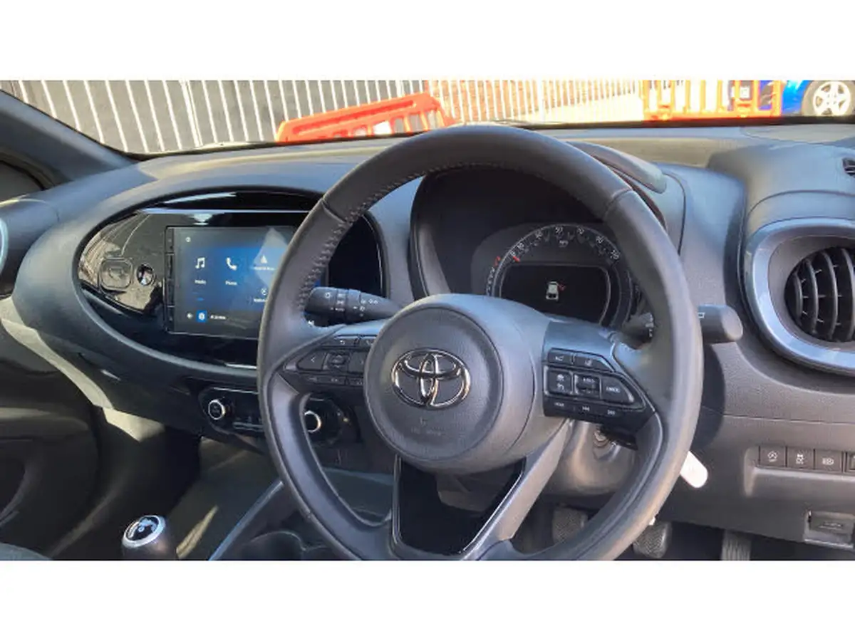 2024-toyota-aygo-x-10-vvt-i-edge-big-7