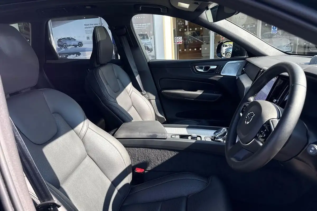 2024-volvo-xc60-20-t8-ultra-black-edition-big-24