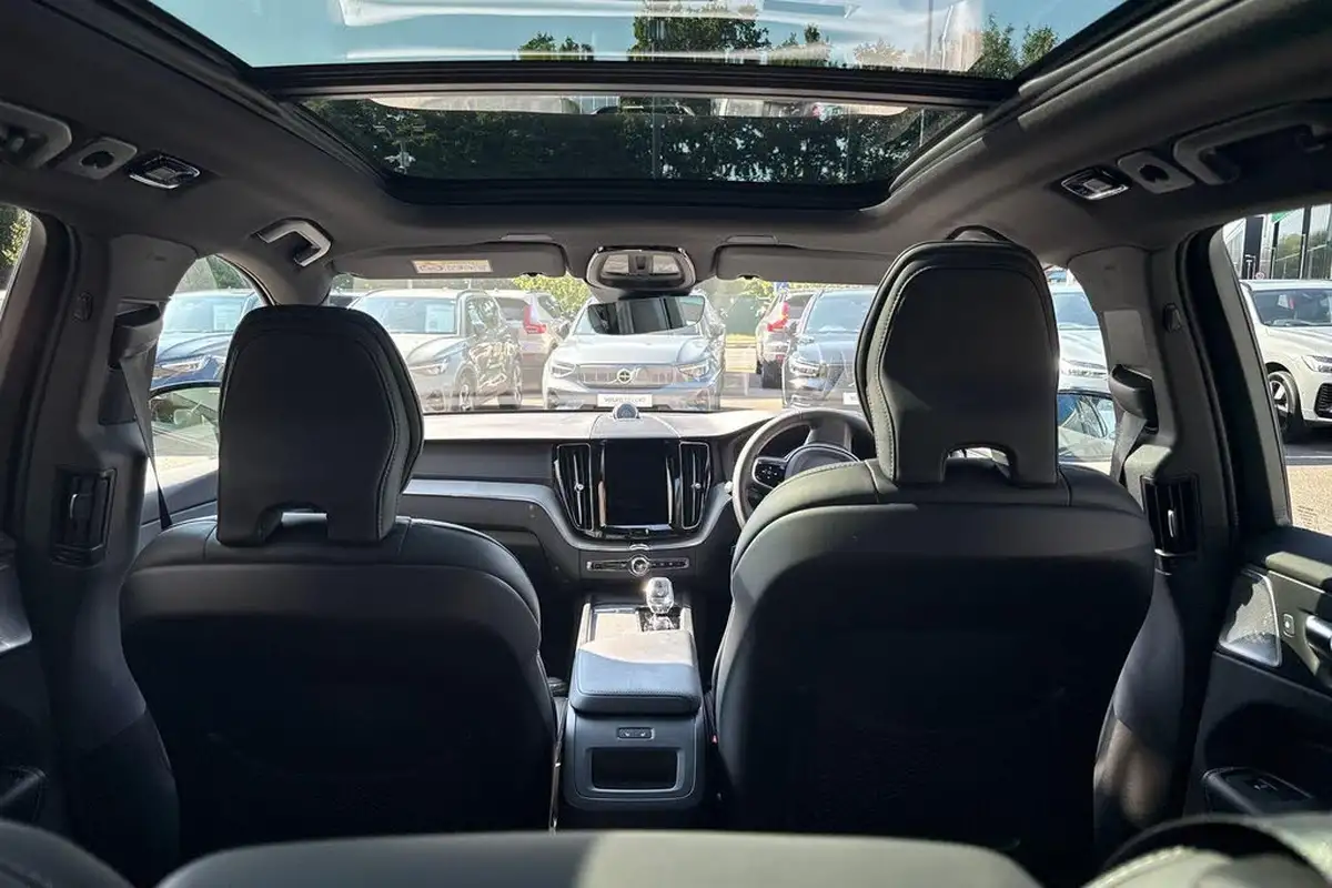 2024-volvo-xc60-20-t8-ultra-black-edition-big-20