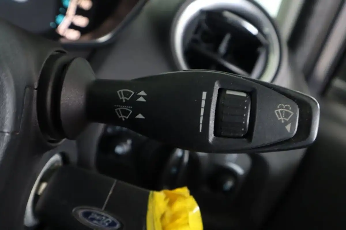 2016-ford-fiesta-125-zetec-5d-big-21