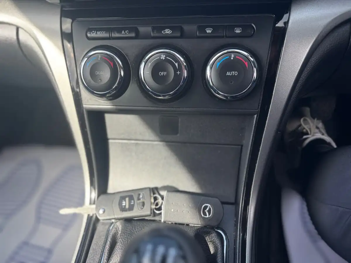 2010-mazda-mazda6-18-ts-big-8