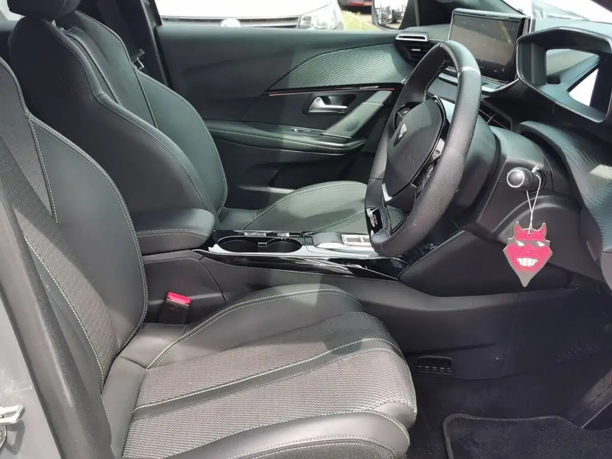 2024-peugeot-208-e-gt-156ps-51kwh-big-8