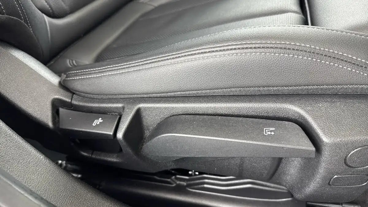 2022-bmw-3-series-20-330e-sport-touring-5d-big-27