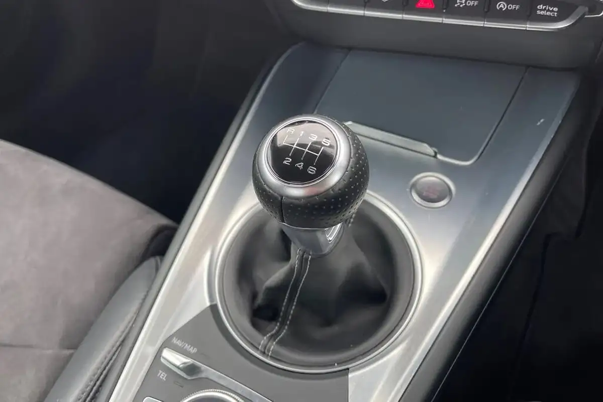 2015-audi-tt-coupe-20-tdi-s-line-big-19