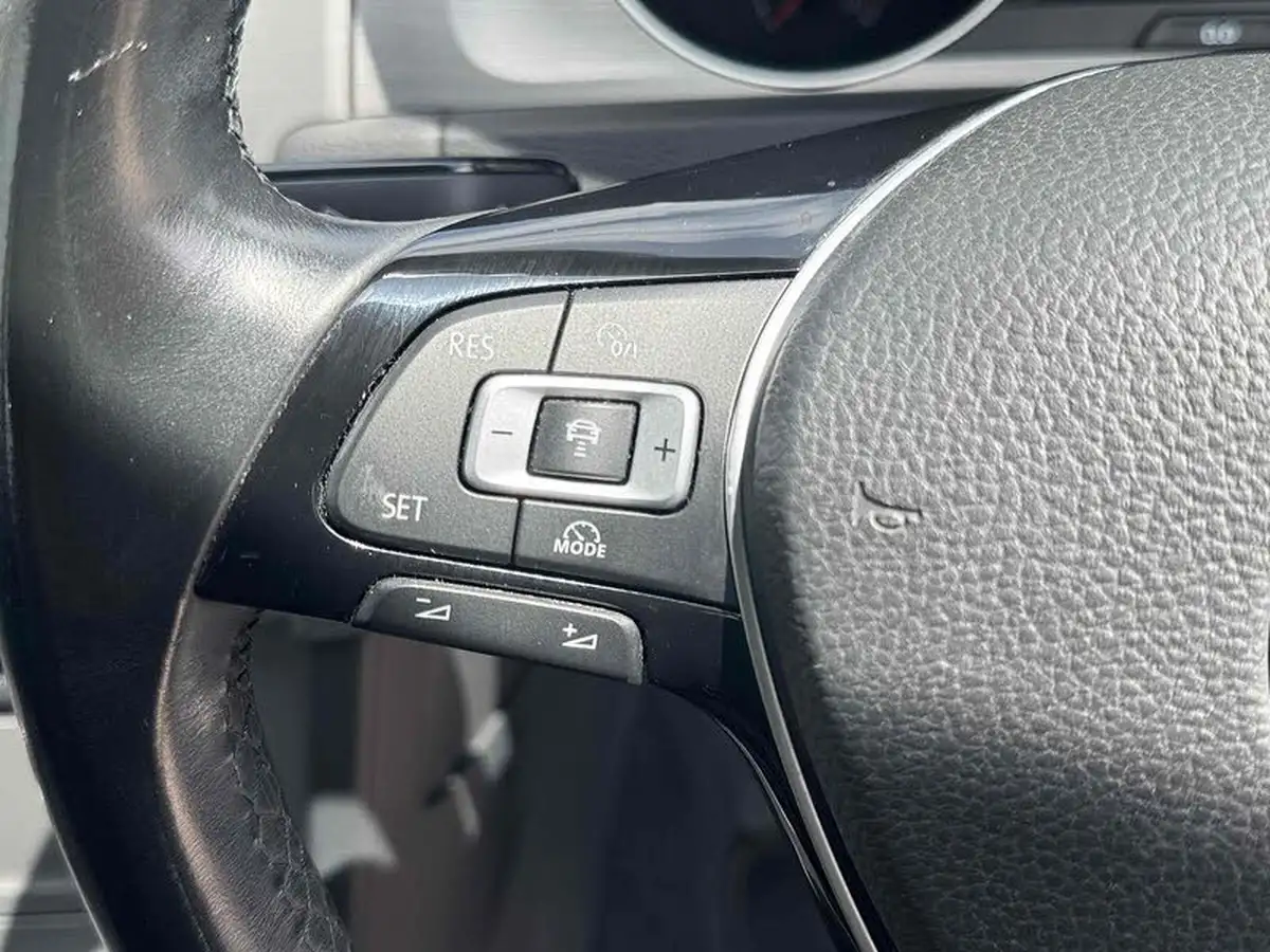 2015-volkswagen-golf-14-match-5d-big-25