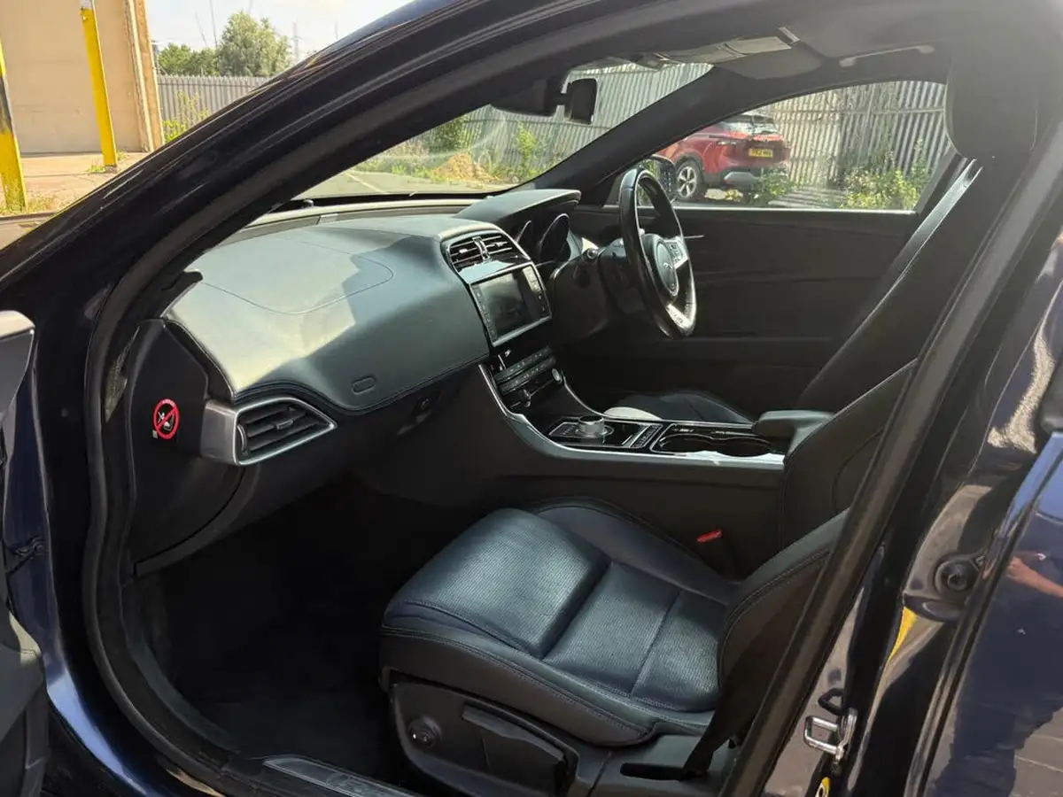2015-jaguar-xe-20td-r-sport-163ps-auto-big-45