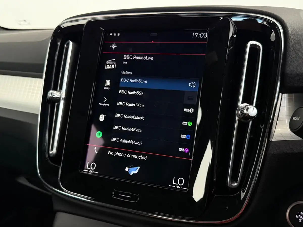 2021-volvo-xc40-15-t3-momentum-161bhp-big-31