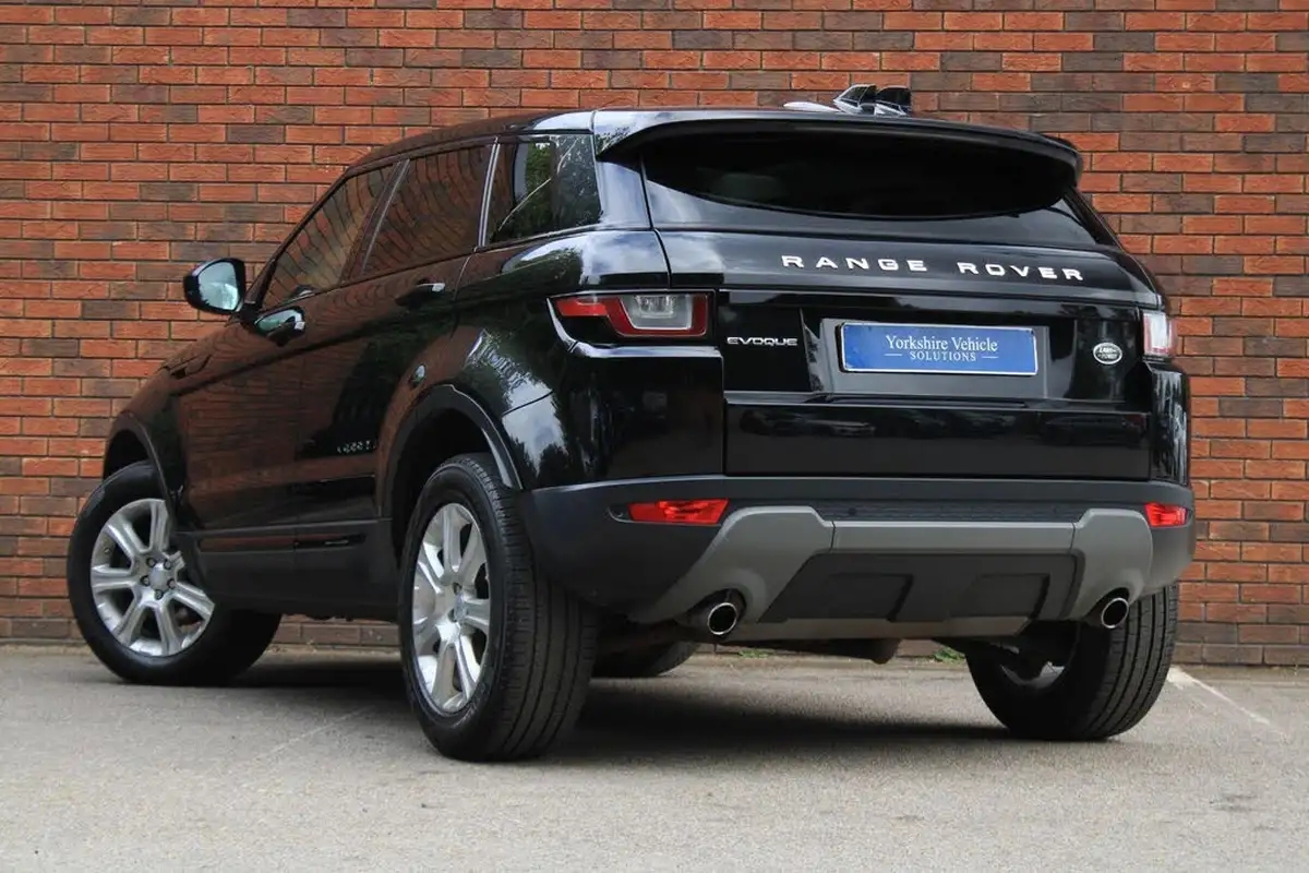 2017-land-rover-range-rover-evoque-20td4-se-tech-hatchback-5d-big-2