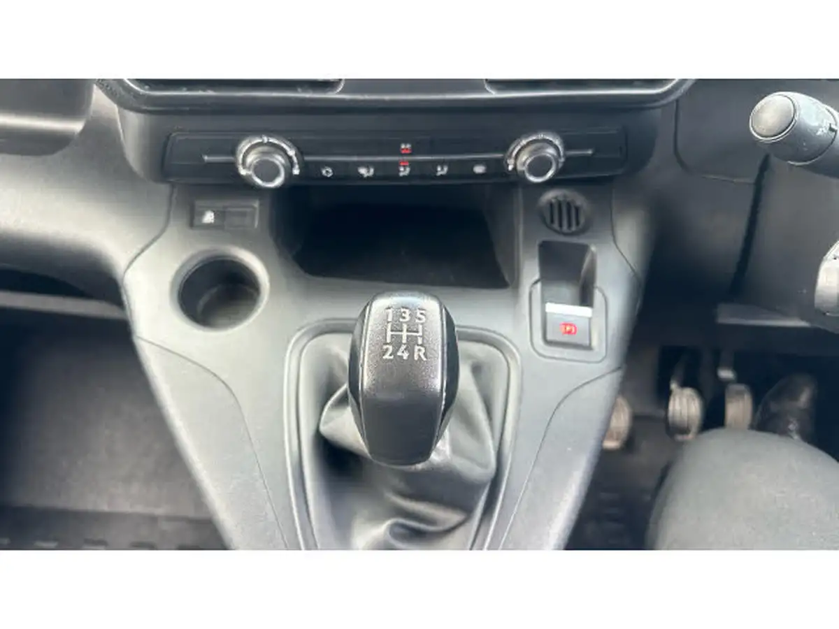 2019-peugeot-partner-16bluehdi-950-professional-big-24
