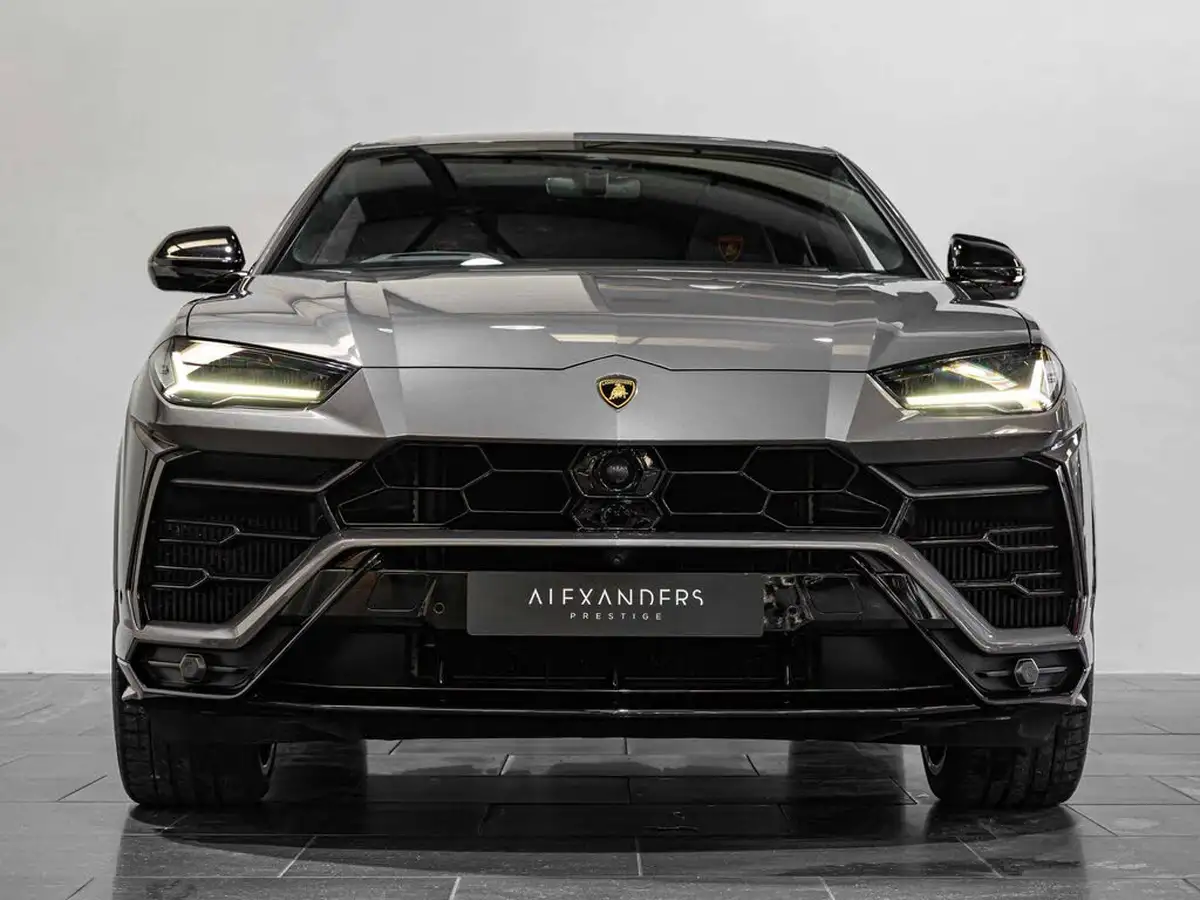 2021-lamborghini-urus-40-no-trim-big-23