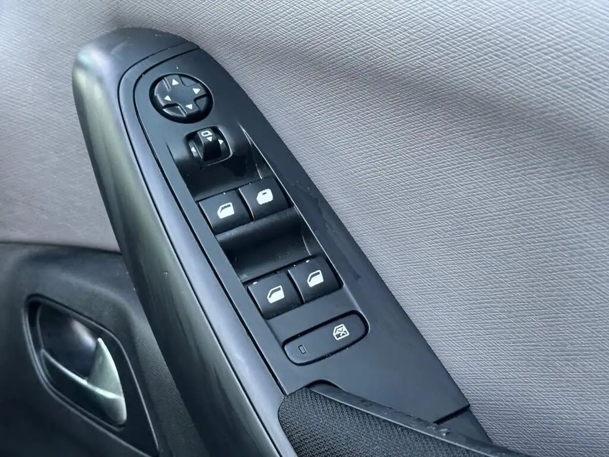 2014-citroen-grand-c4-picasso-16e-hdi-vtr-115ps-big-30