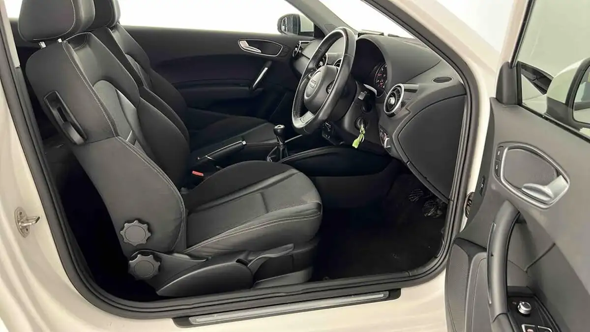 2016-audi-a1-10-tfsi-sport-hatchback-3d-big-6