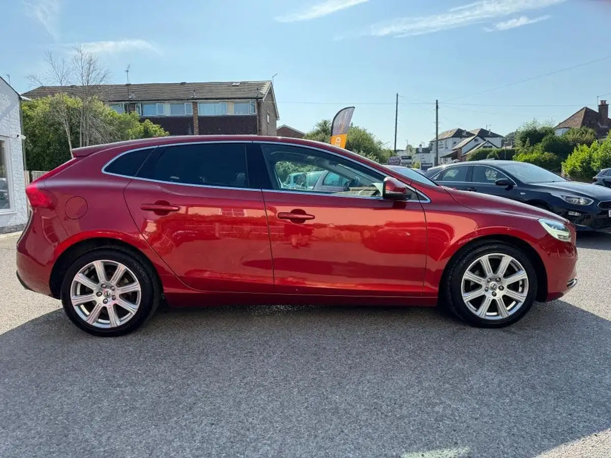 2019-volvo-v40-20td-d2-inscription-big-2