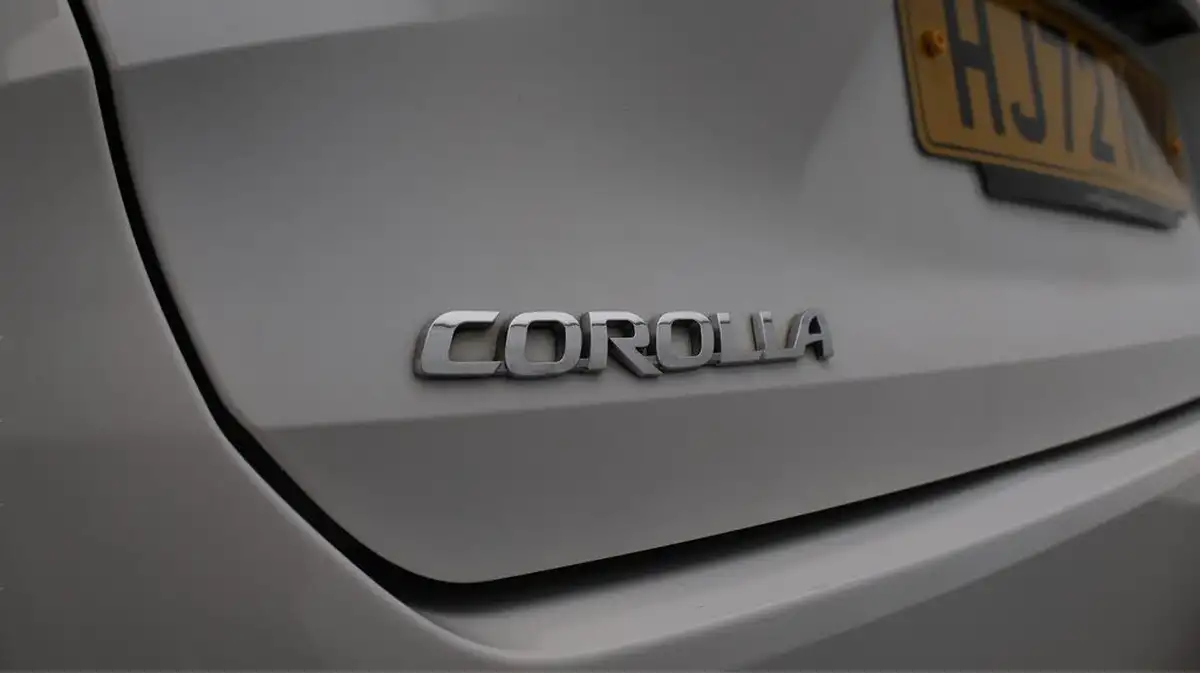 2022-toyota-corolla-18-vvt-i-icon-120bhp-spare-wheel-touring-sports-5d-big-21