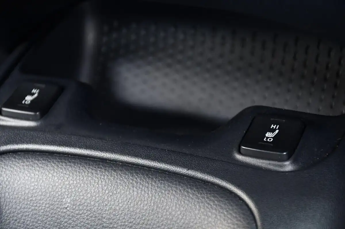 2020-toyota-corolla-18-vvt-i-icon-tech-spare-wheel-touring-sports-5d-big-29