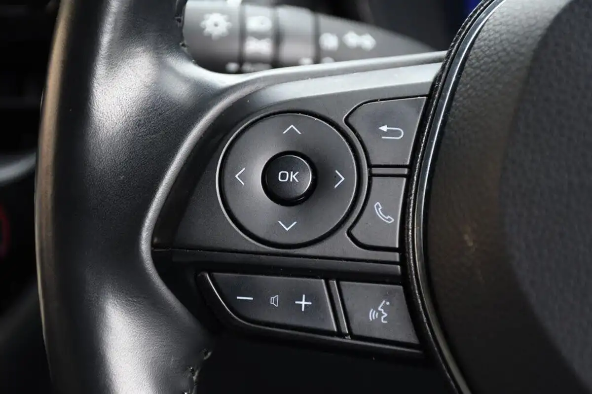 2020-toyota-corolla-18-vvt-i-icon-tech-spare-wheel-touring-sports-5d-big-25