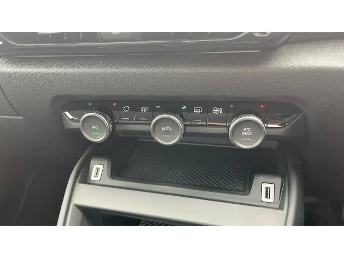 2022-citroen-c4-e-shine-big-7