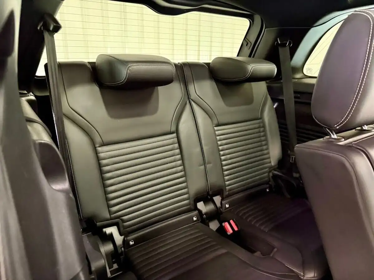 2022-land-rover-discovery-30-d300-metropolitan-edition-big-33