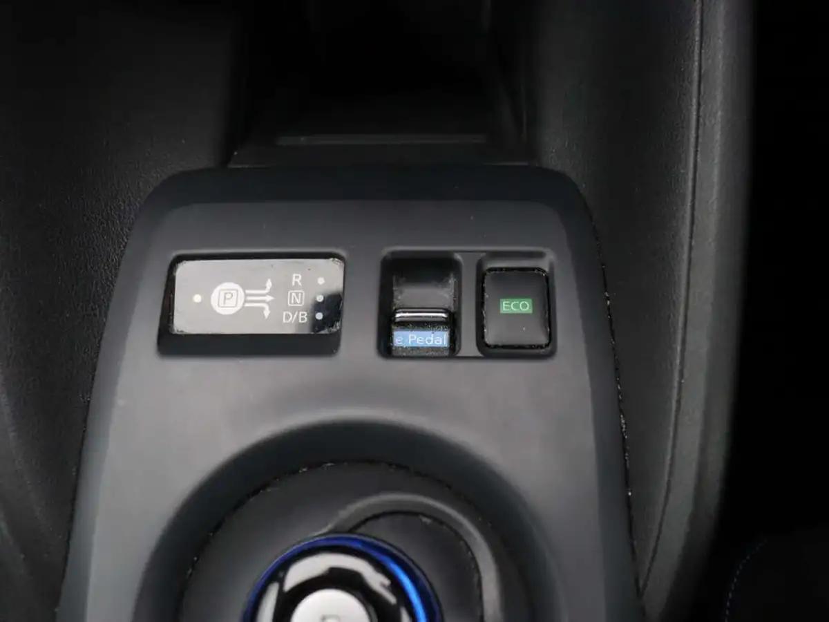 2022-nissan-leaf-e-acenta-39kwh-big-33