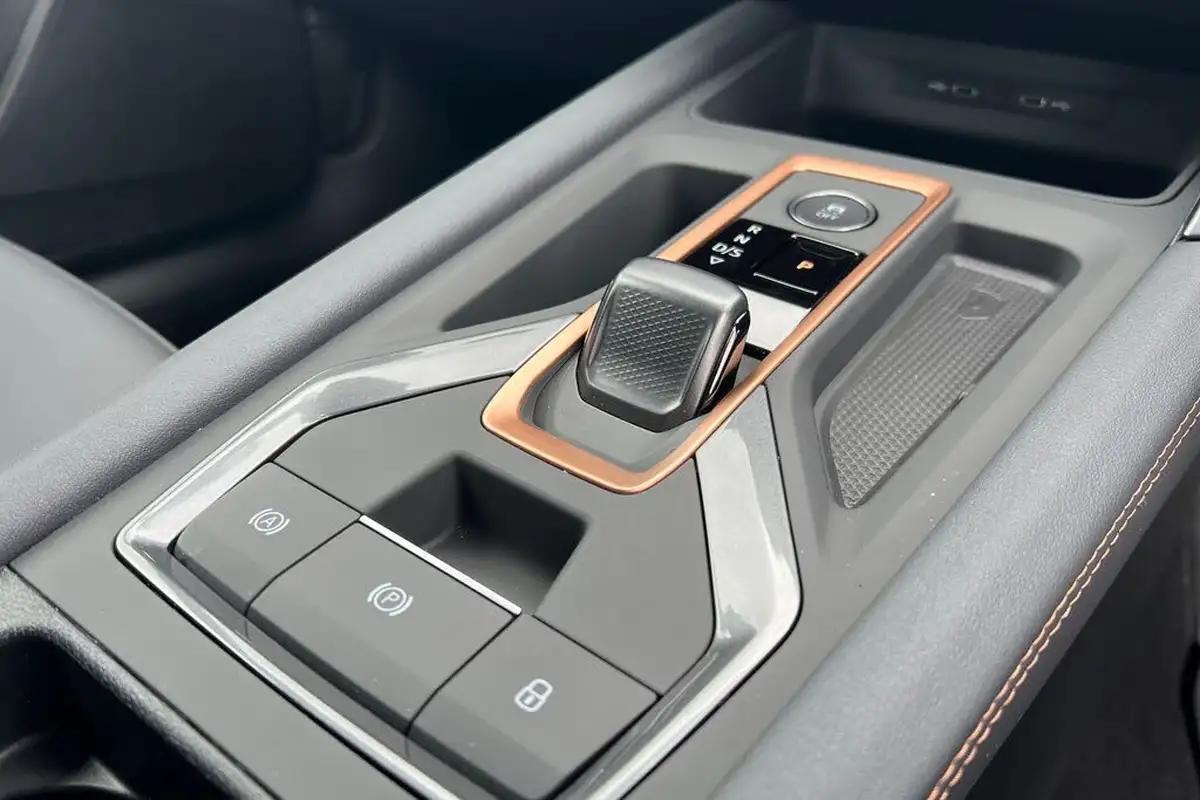 2024-cupra-formentor-15-e-hybrid-vz2-big-29