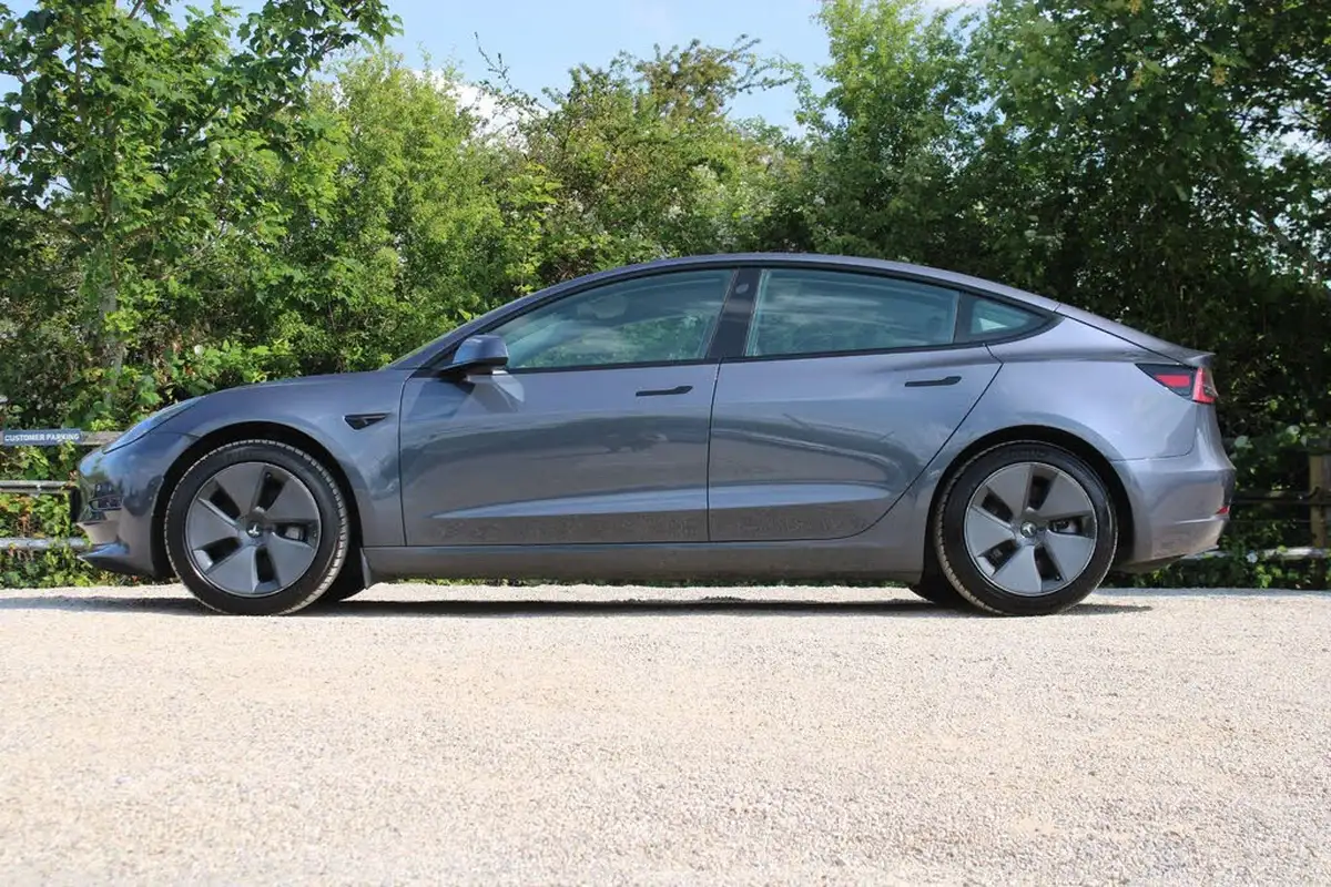 2020-tesla-model-3-e-long-range-big-16