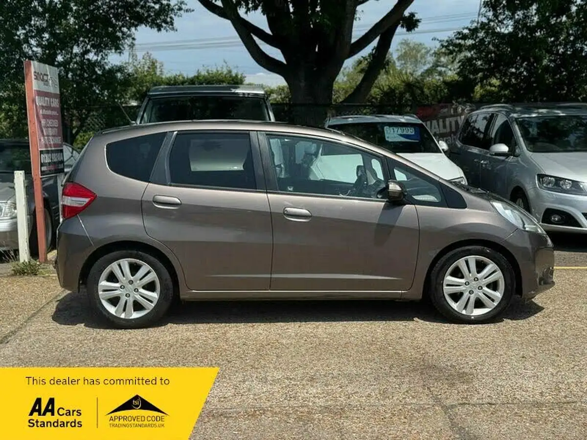 2012-honda-jazz-14-ex-cvt-big-1