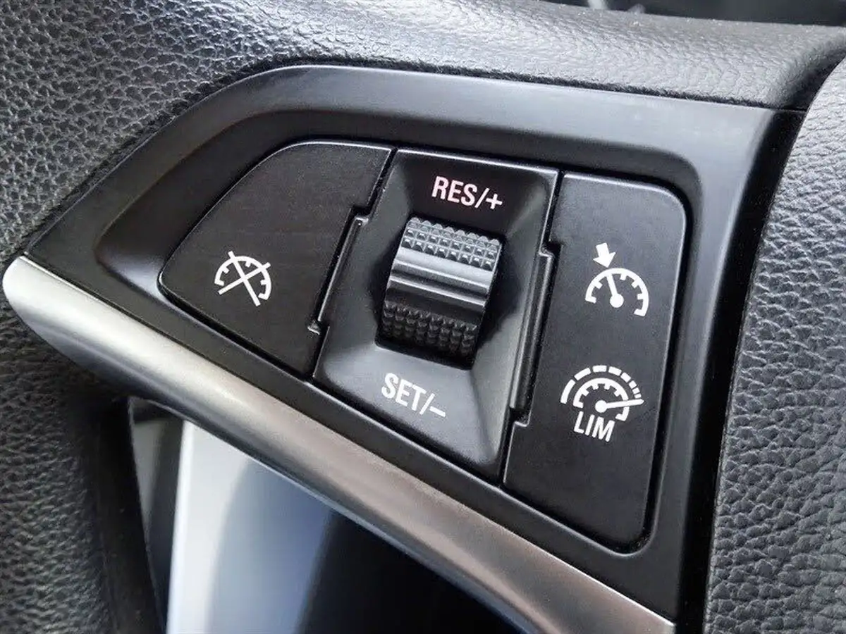 2014-vauxhall-zafira-tourer-14-exclusiv-big-25