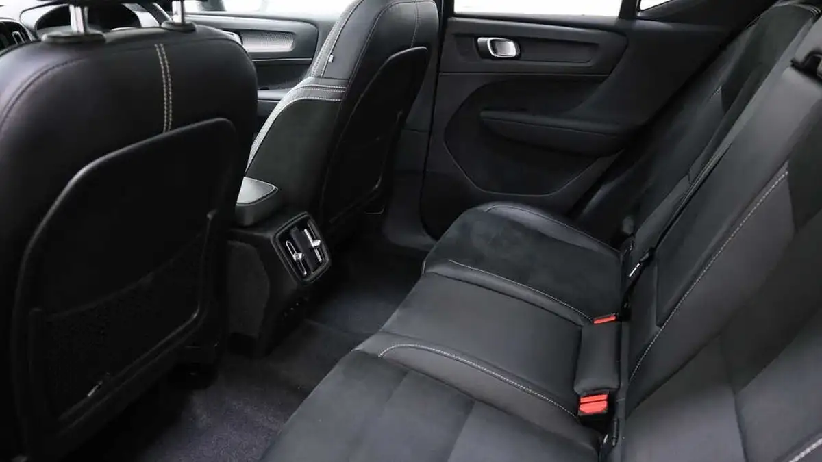 2022-volvo-xc40-15-t3-r-design-auto-big-24