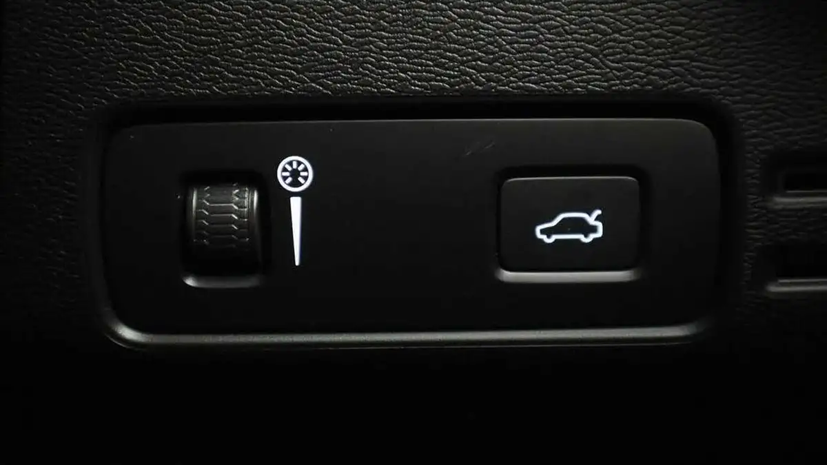 2022-volvo-xc40-15-t3-r-design-auto-big-52
