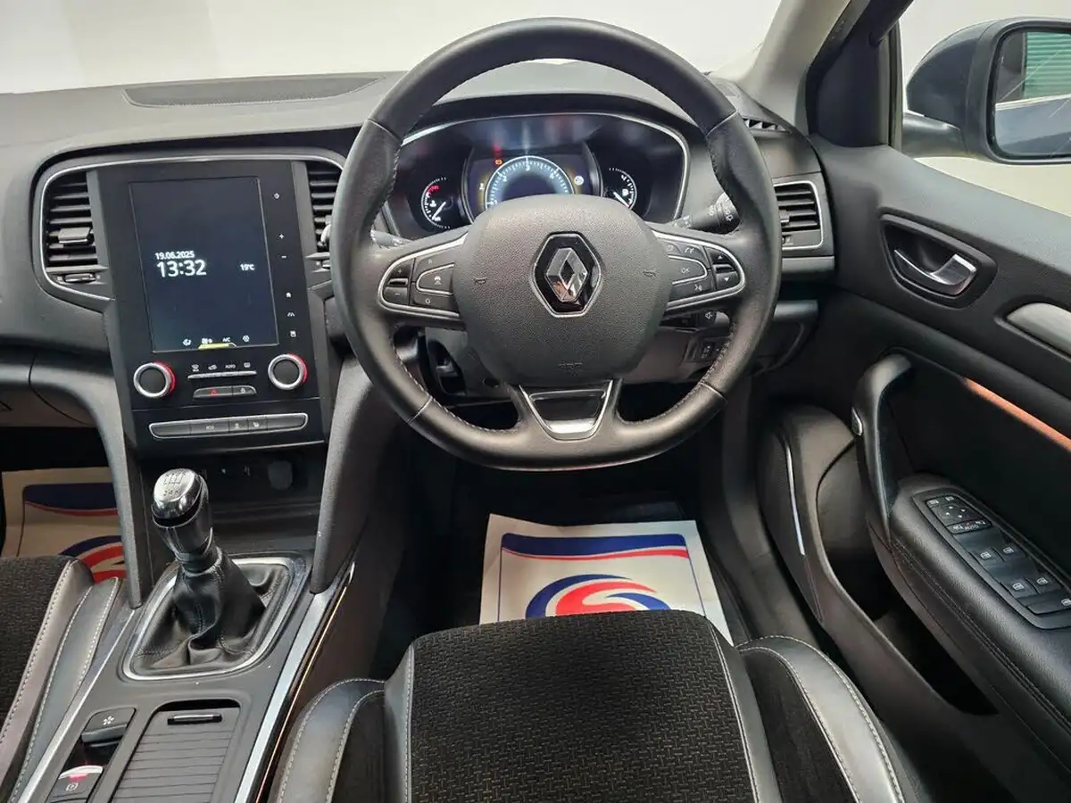 2017-renault-megane-15dci-dynamique-s-nav-hatchback-big-10