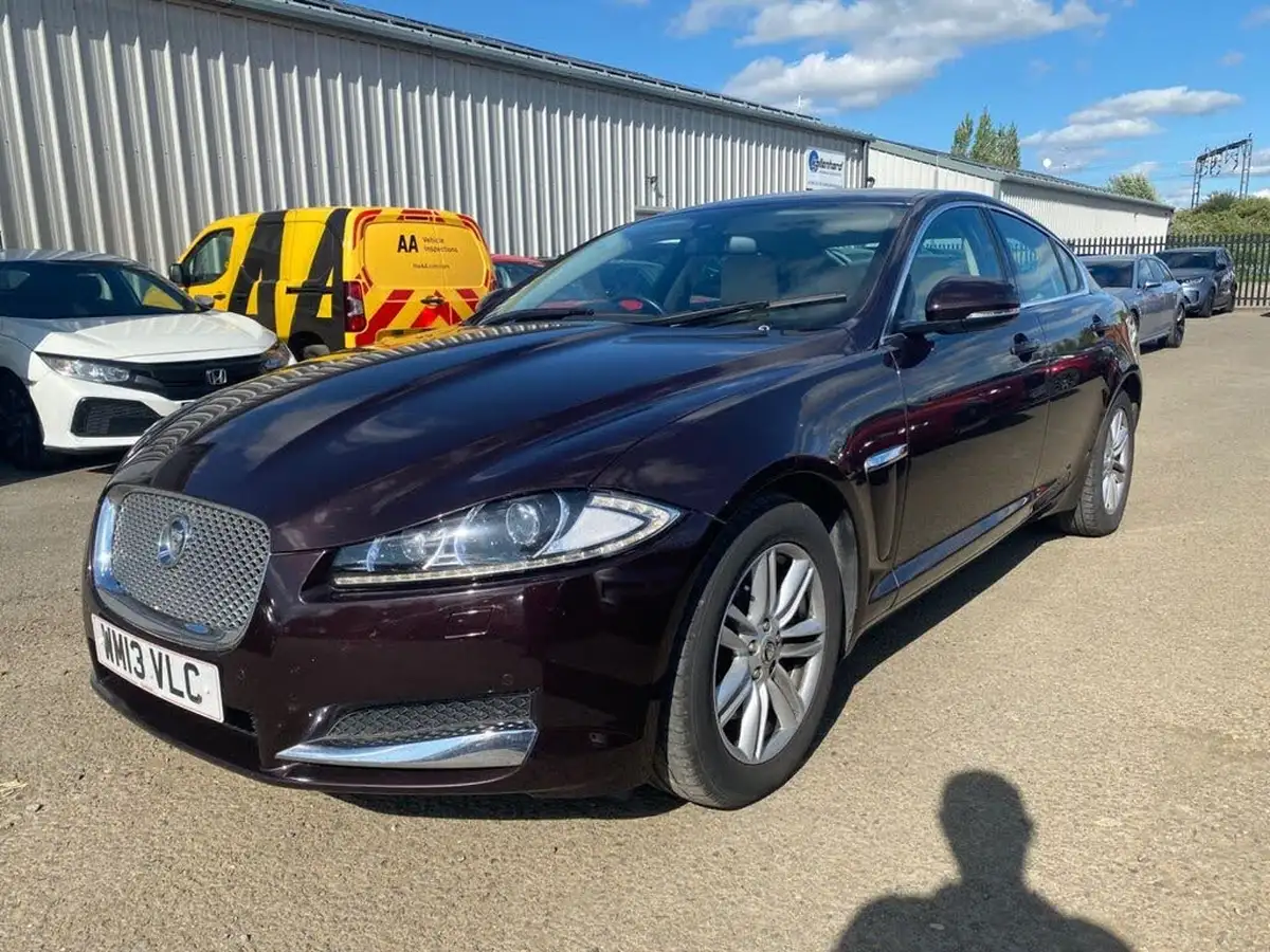2013-jaguar-xf-22td-luxury-200ps-ss-saloon-4d-auto-big-0