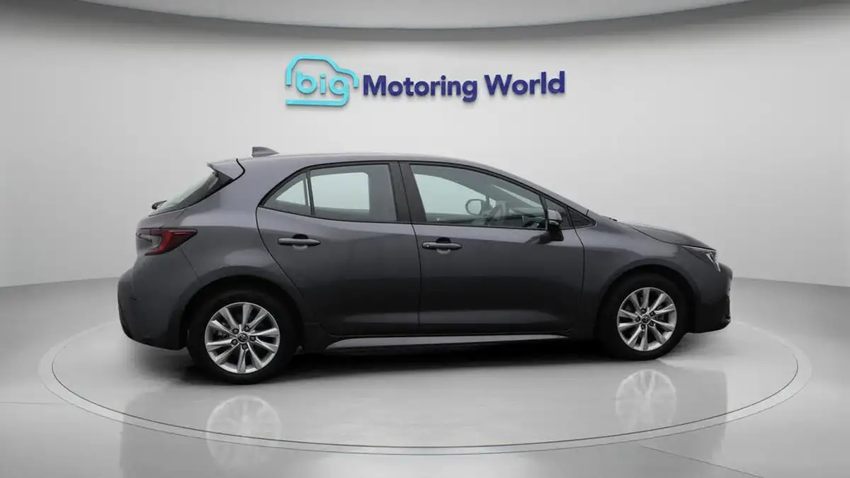 2023-toyota-corolla-18-vvt-i-icon-138bhp-hatchback-5d-big-8