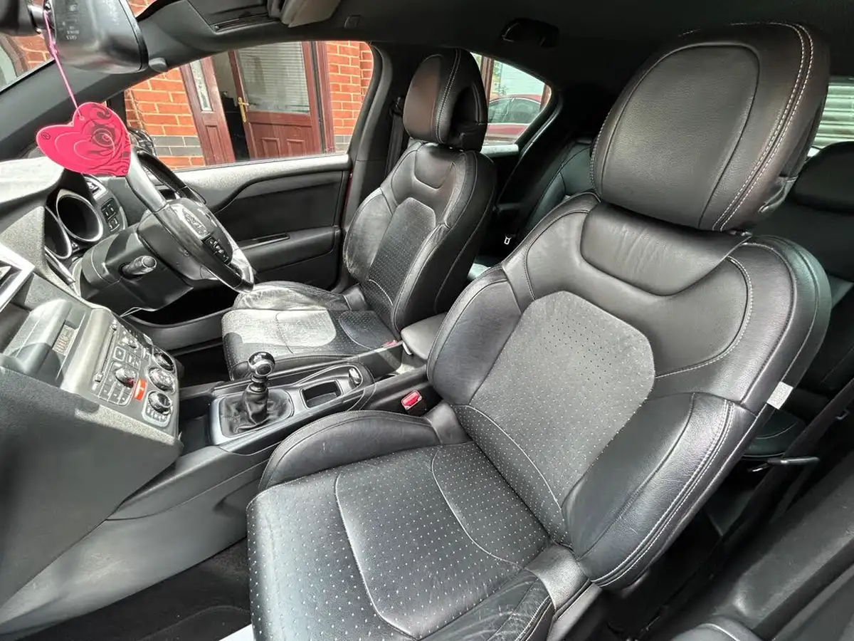 2013-citroen-ds4-20hdi-dsport-big-12