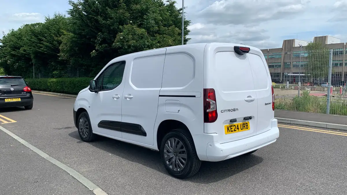 2024-citroen-berlingo-15-bluehdi-m-driver-100pseu6e-big-4