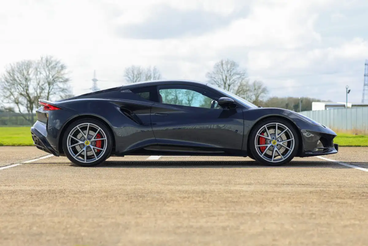 2023-lotus-emira-35-first-edition-v6-big-4