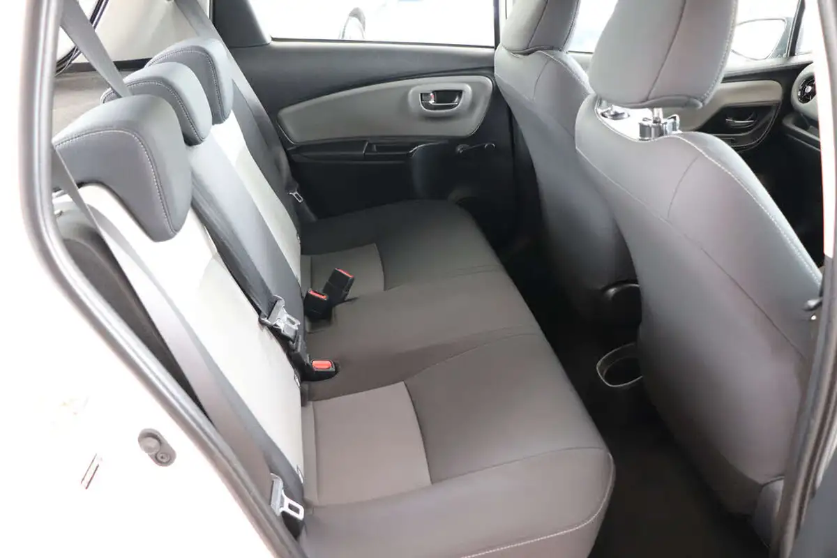 2020-toyota-yaris-15-vvt-i-icon-98bhp-hybrid-1497cc-e-cvt-big-24