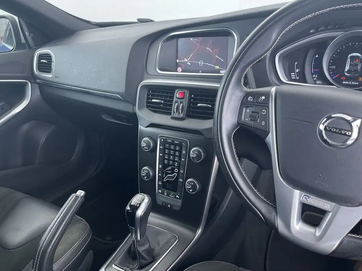 2018-volvo-v40-20td-d3-r-design-nav-plus-big-45
