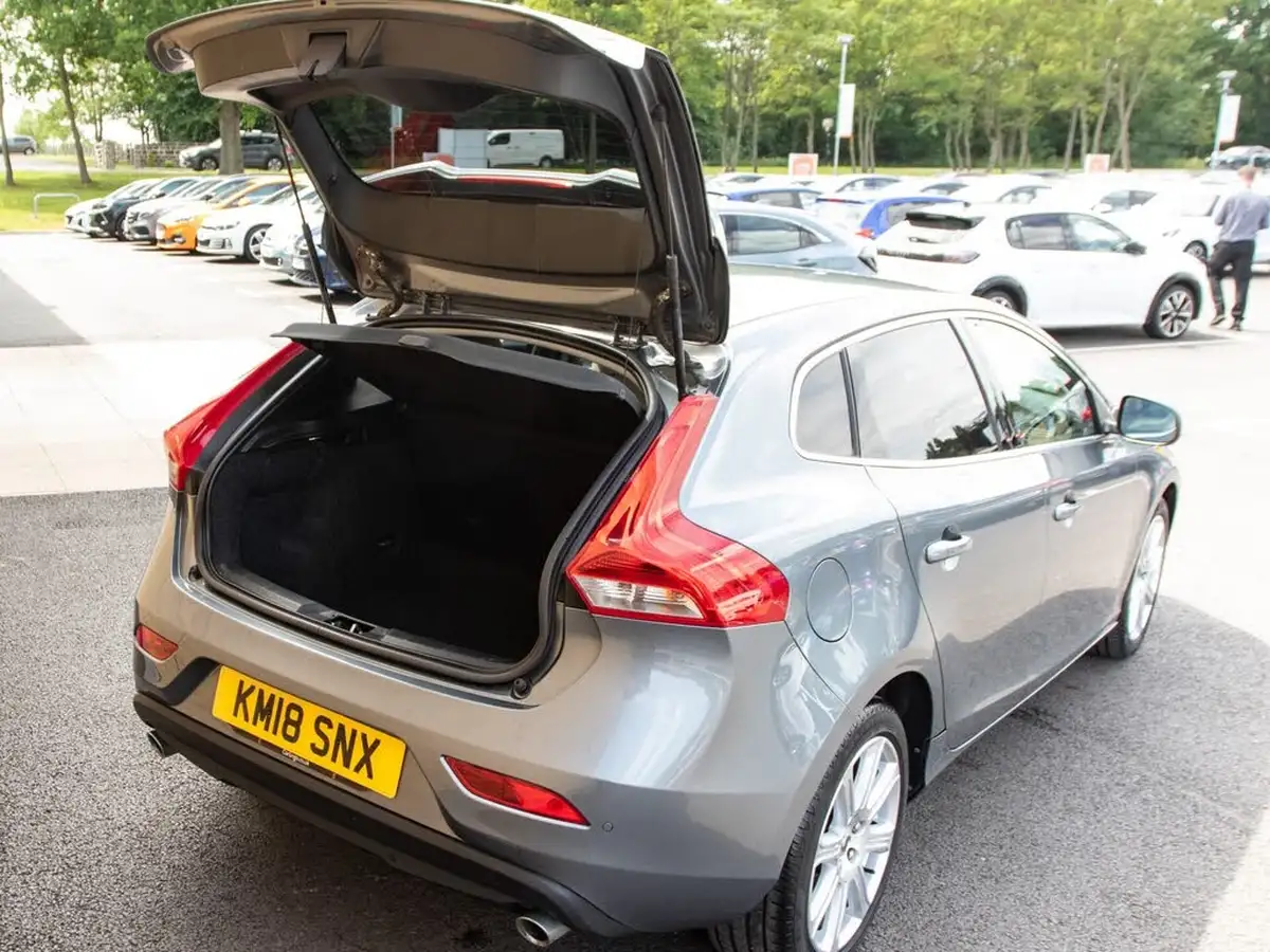 2018-volvo-v40-20td-d3-inscription-geartronic-big-30
