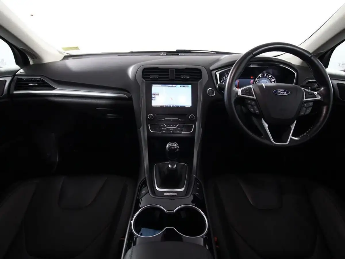 2015-ford-mondeo-15t-titanium-ss-hatchback-big-12