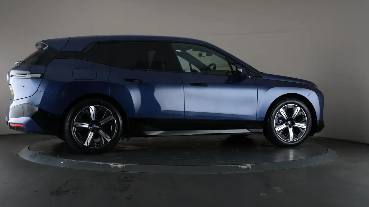 2022-bmw-ix-e-xdrive-40-m-sport-edition-big-71