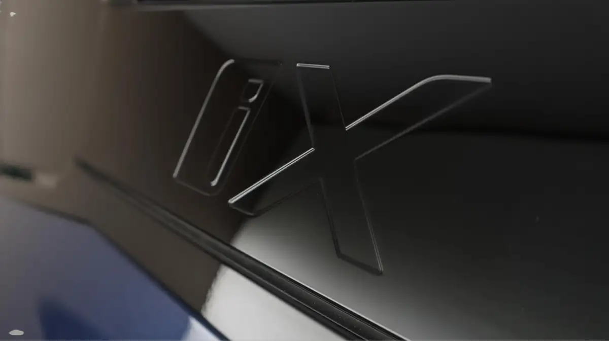 2022-bmw-ix-e-xdrive-40-m-sport-edition-big-23
